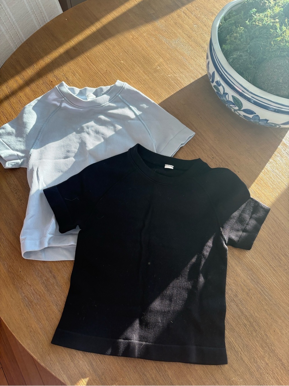 Old Navy Active Seamless Ribbed Shirt Bundle - Black & Light Blue Size M